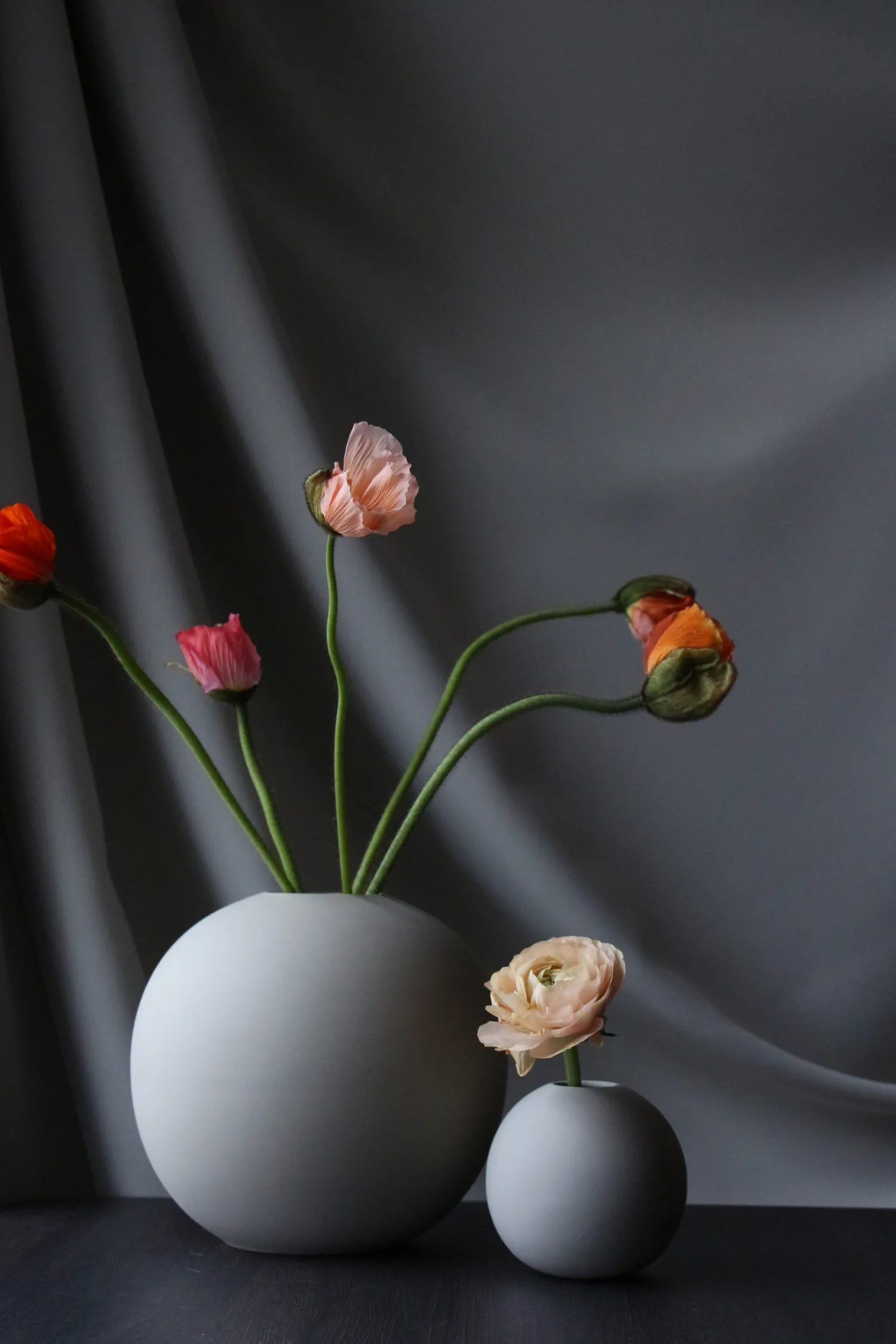 ball_vase_grey_1.webp Discount Ball Vase Grey Vases