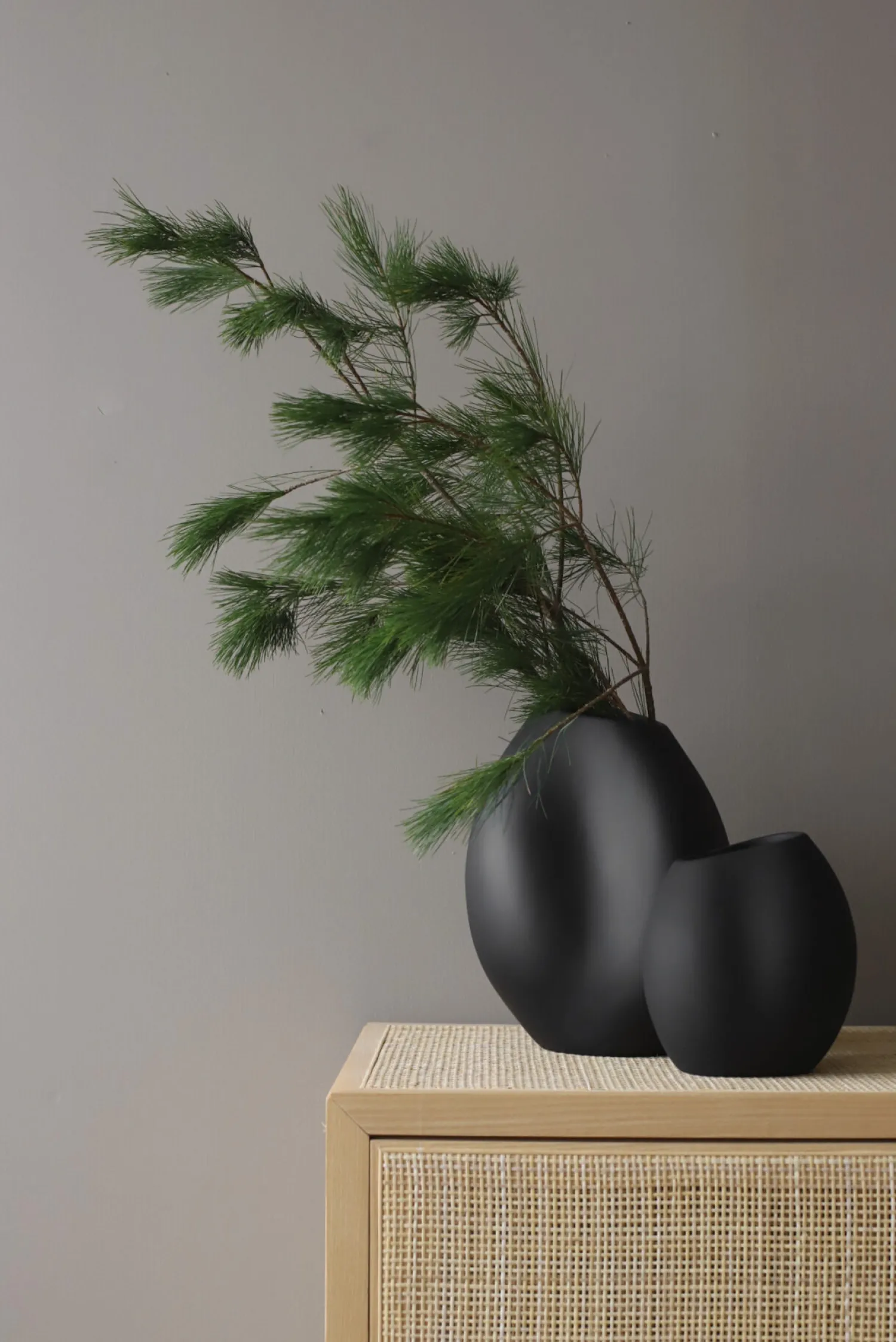 lee_vase_black_cm_1.webp Best Sale Lee Vase Black 28cm Vases