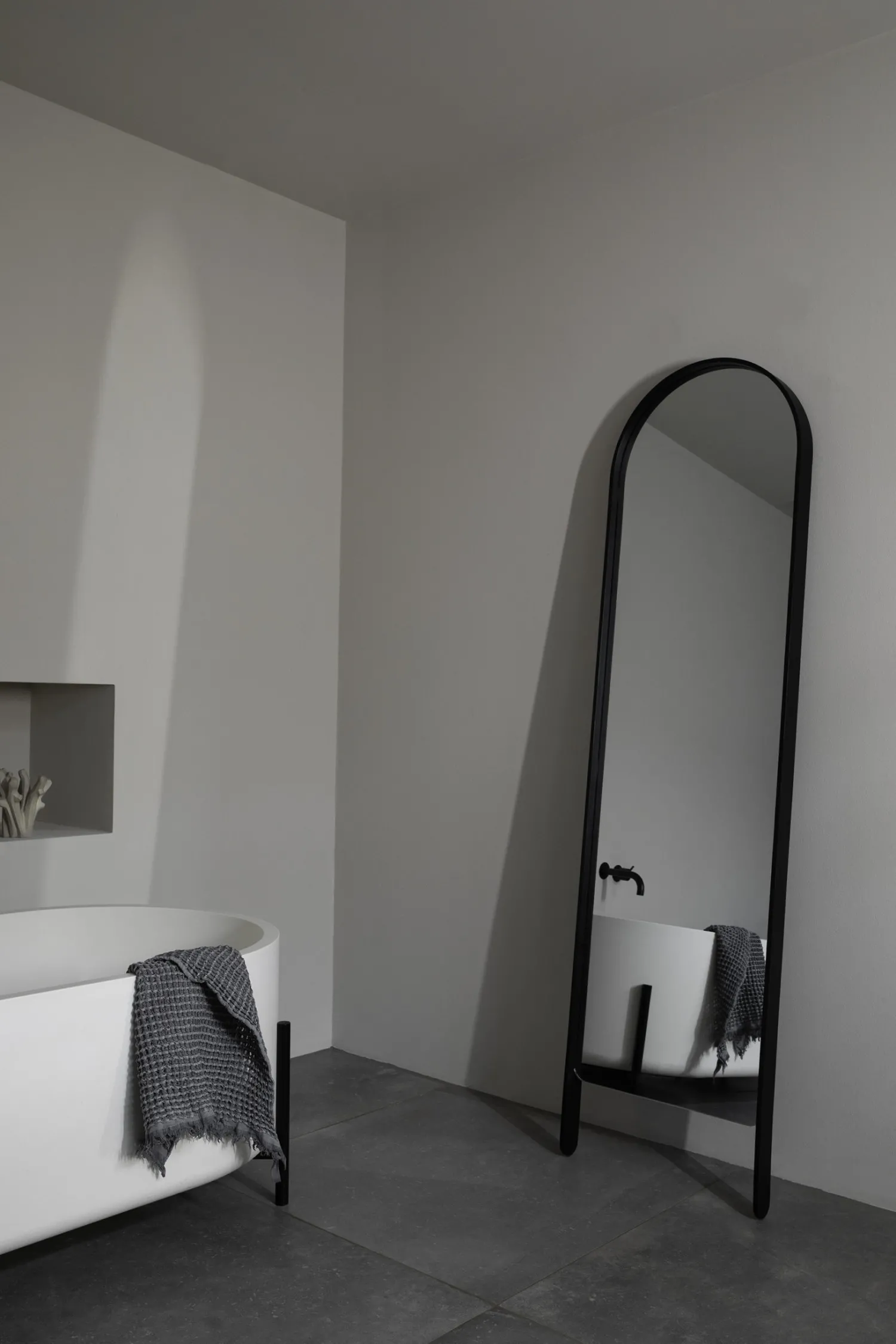 woody_floor_mirror_black_stained_oak_2.webp Best Woody Floor Mirror Black Stained Oak Furniture